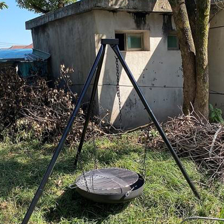 Parrilla de barbacoa para acampar de carbón con trípode colgante para hoguera al aire libre grande