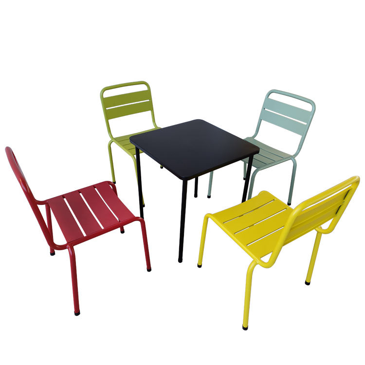 Silla apilable de muebles de exterior de metal para restaurante y jardín de varios colores