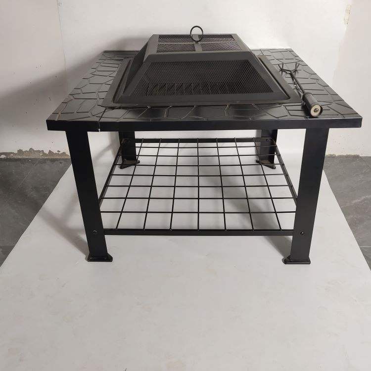 Mesa para fogatas con parrilla de carbón para colgar al aire libre